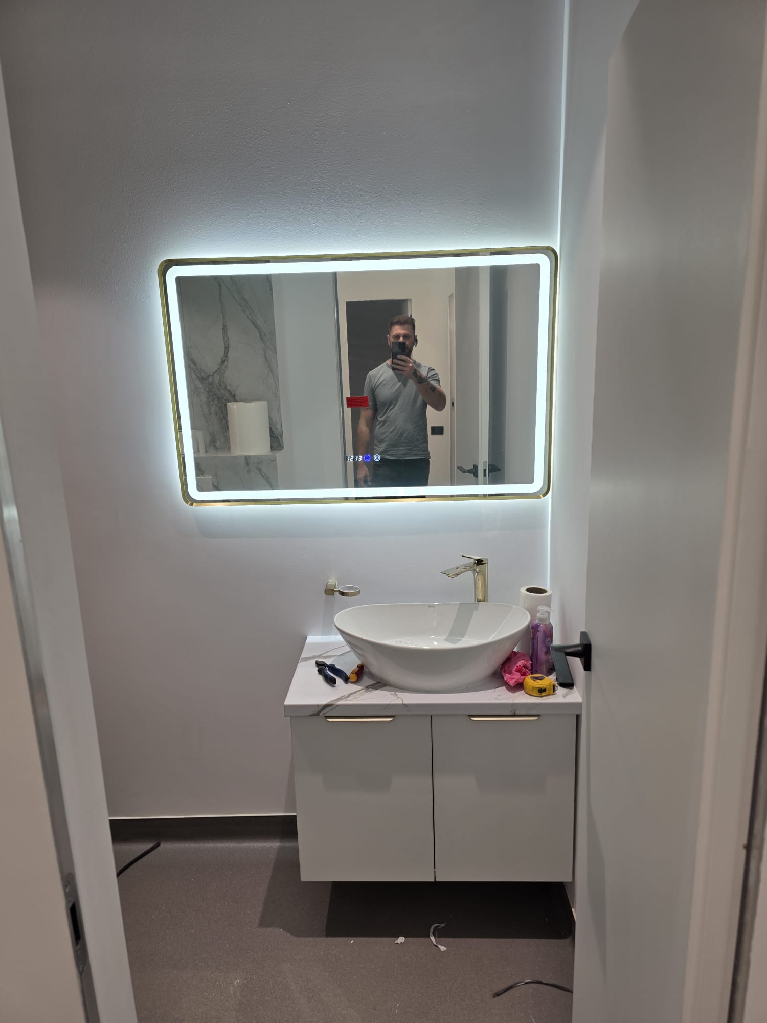 Detalii oglindă iluminată