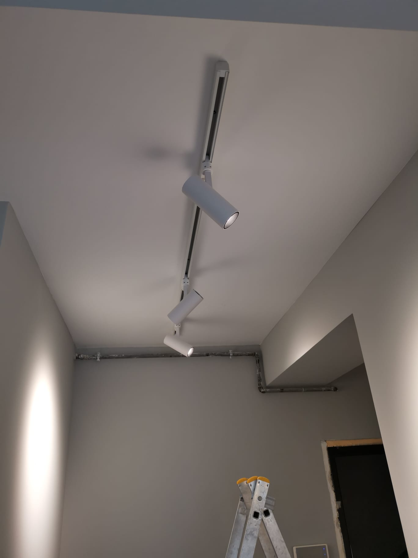 Sistem magnetic cu spoturi